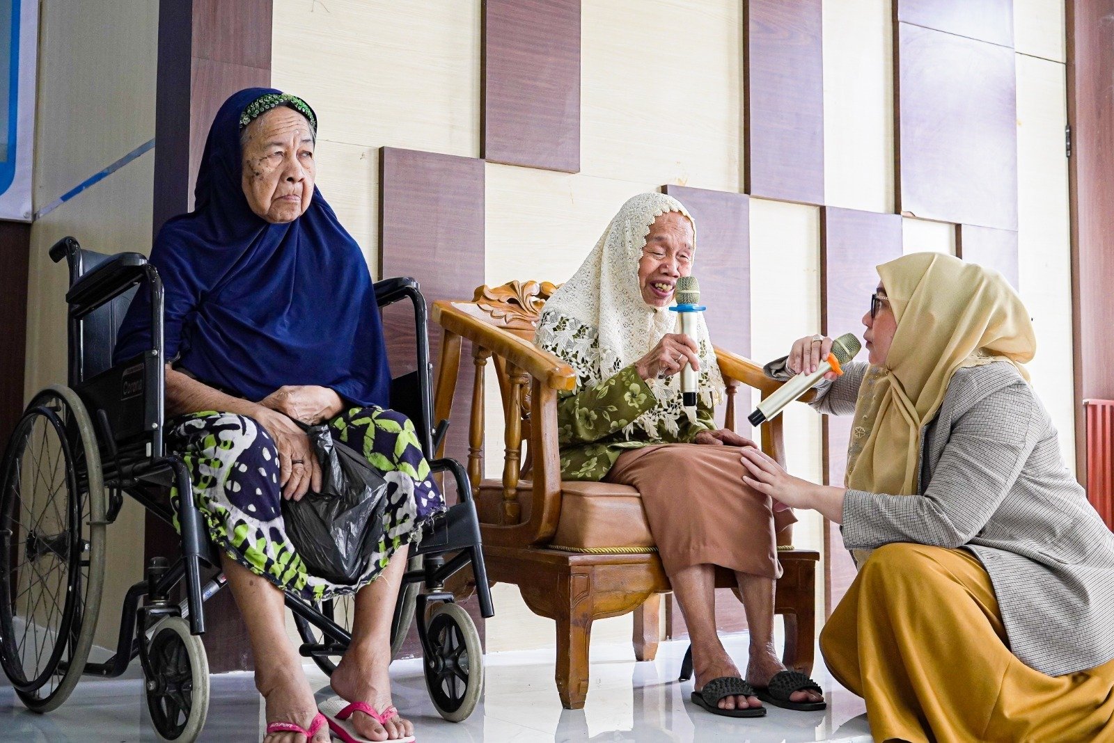 Wali Kota Lisa Halaby Salurkan Sembako di Banjarbaru Selatan