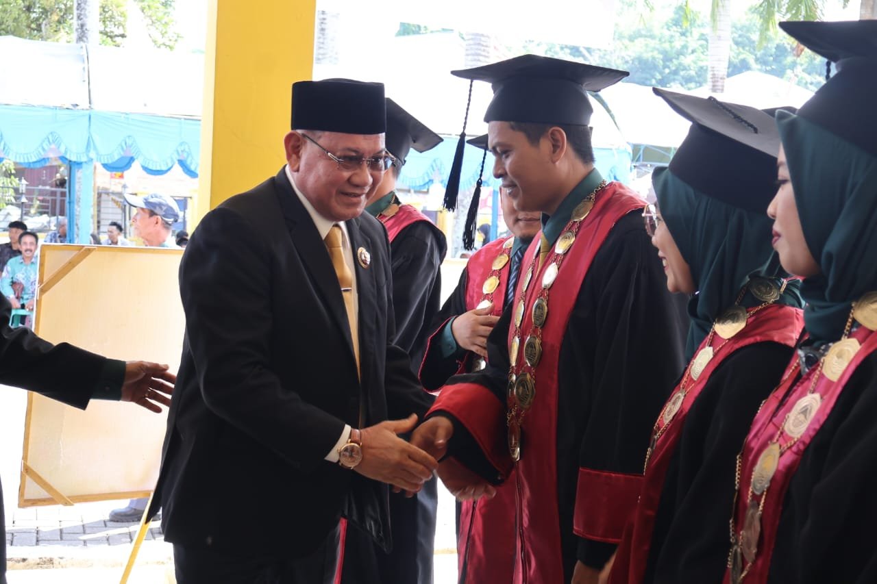 Bupati Kotabaru Hadiri Wisuda 127 Mahasiswa STKIP Paris Barantai