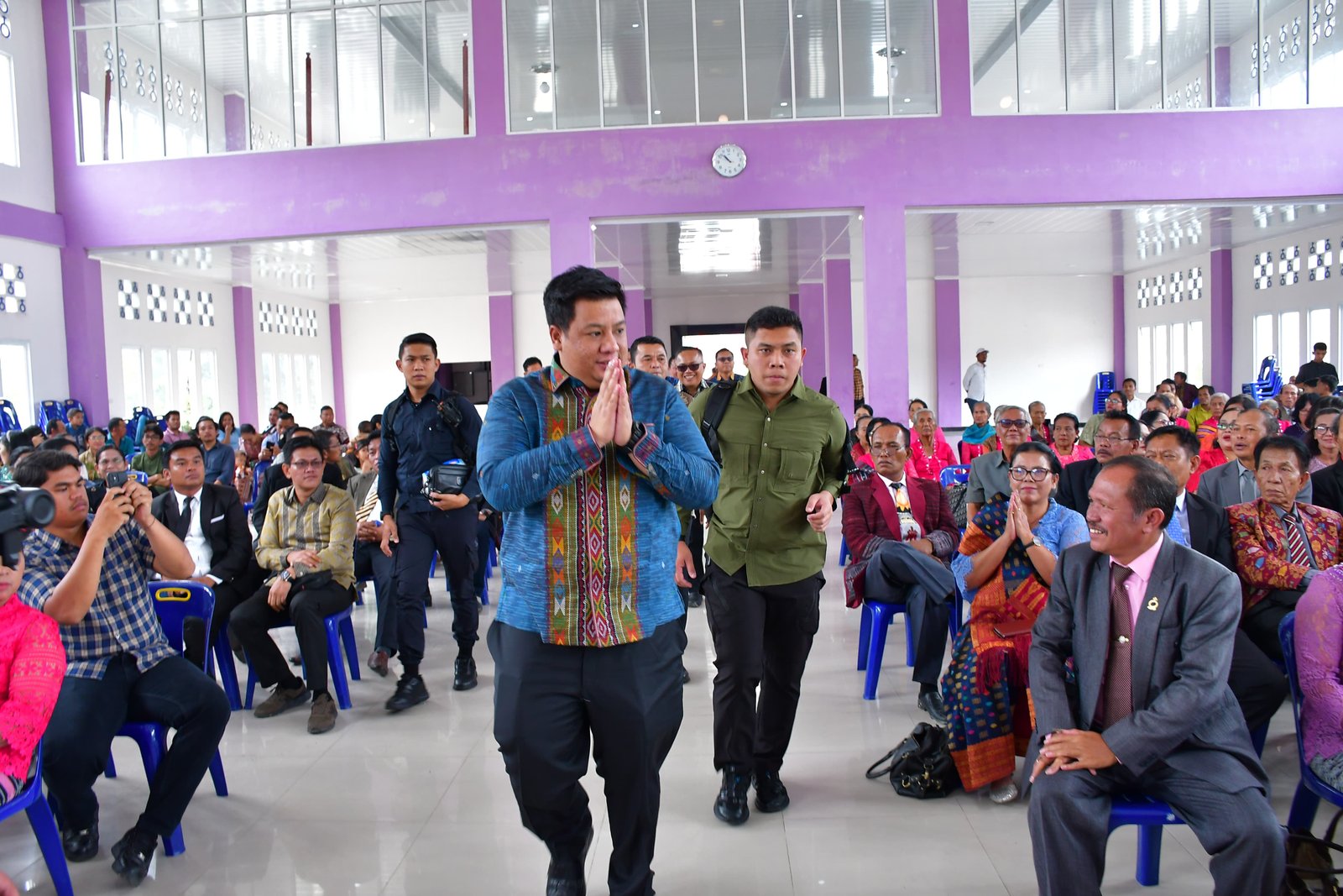 Bupati Vandiko Gultom Hadiri Pisah Sambut Praeses Distrik VII Samosir Pdt. Rein Justim Gultom