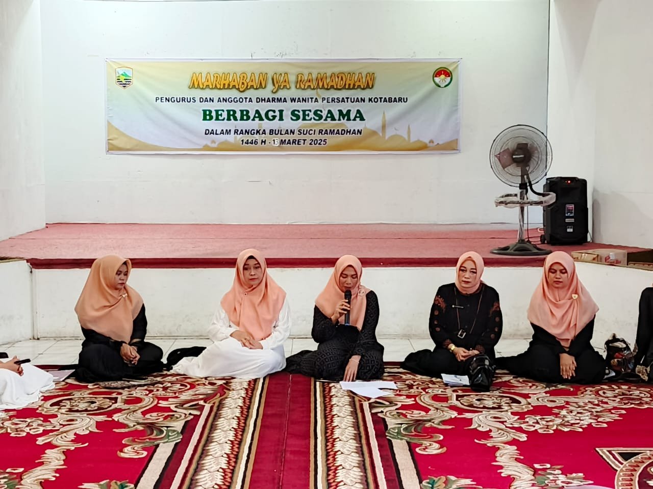 Dharma Wanita Kotabaru Gelar Aksi Sosial, Bagikan Sembako ke Masyarakat