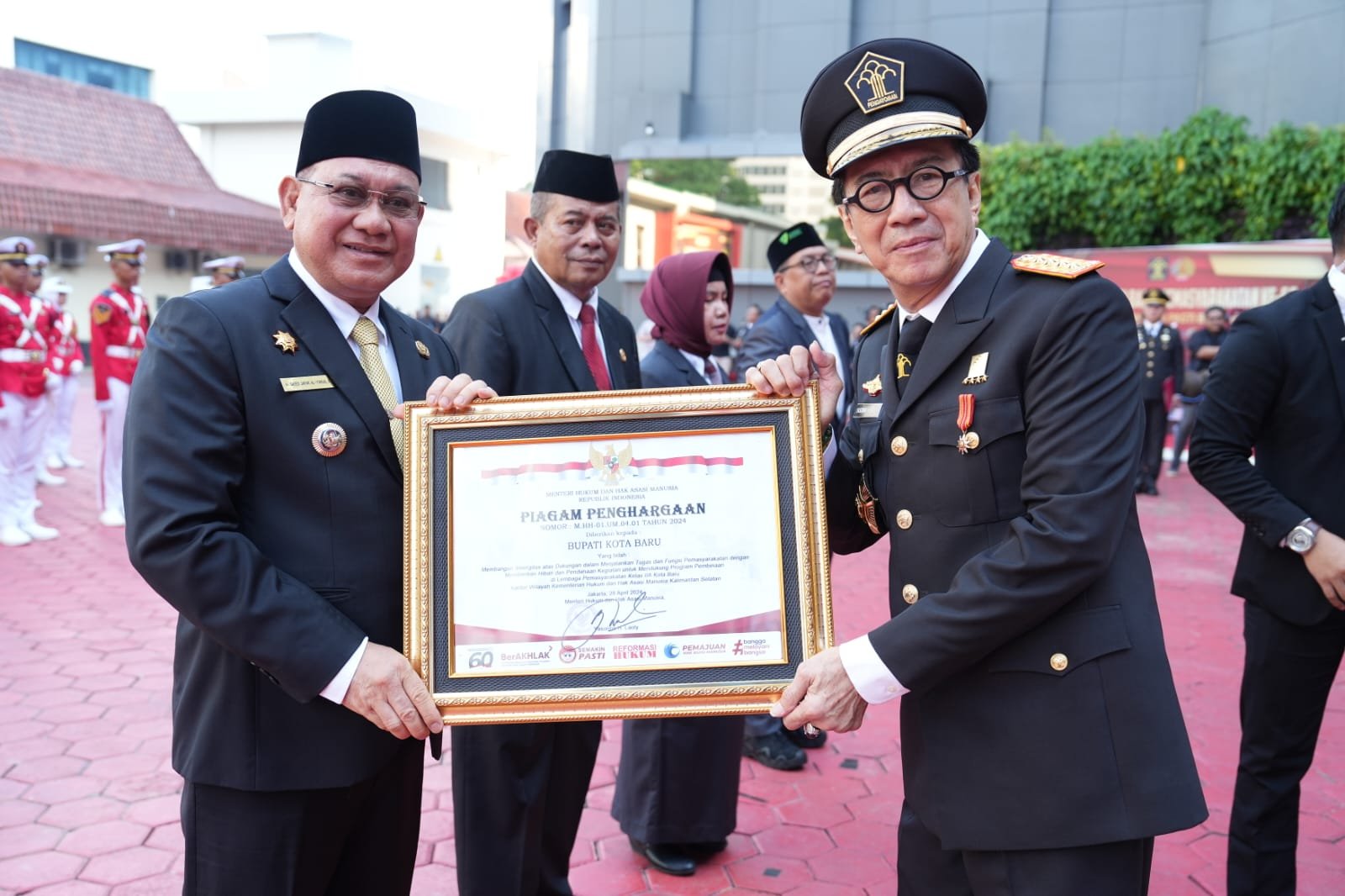 Penghargaan Bupati Kotabaru, Sayed Jafar  - (Ada 0 foto)